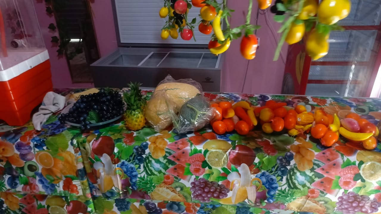 للبيع كلمن وسعره
طبله كبيره وحده 
15 كرسي 
12 طبله وسط
4 احواض شلال  مال شربت  
فاكهه اصطناعية 
4 خلاط
واتساب ***********
