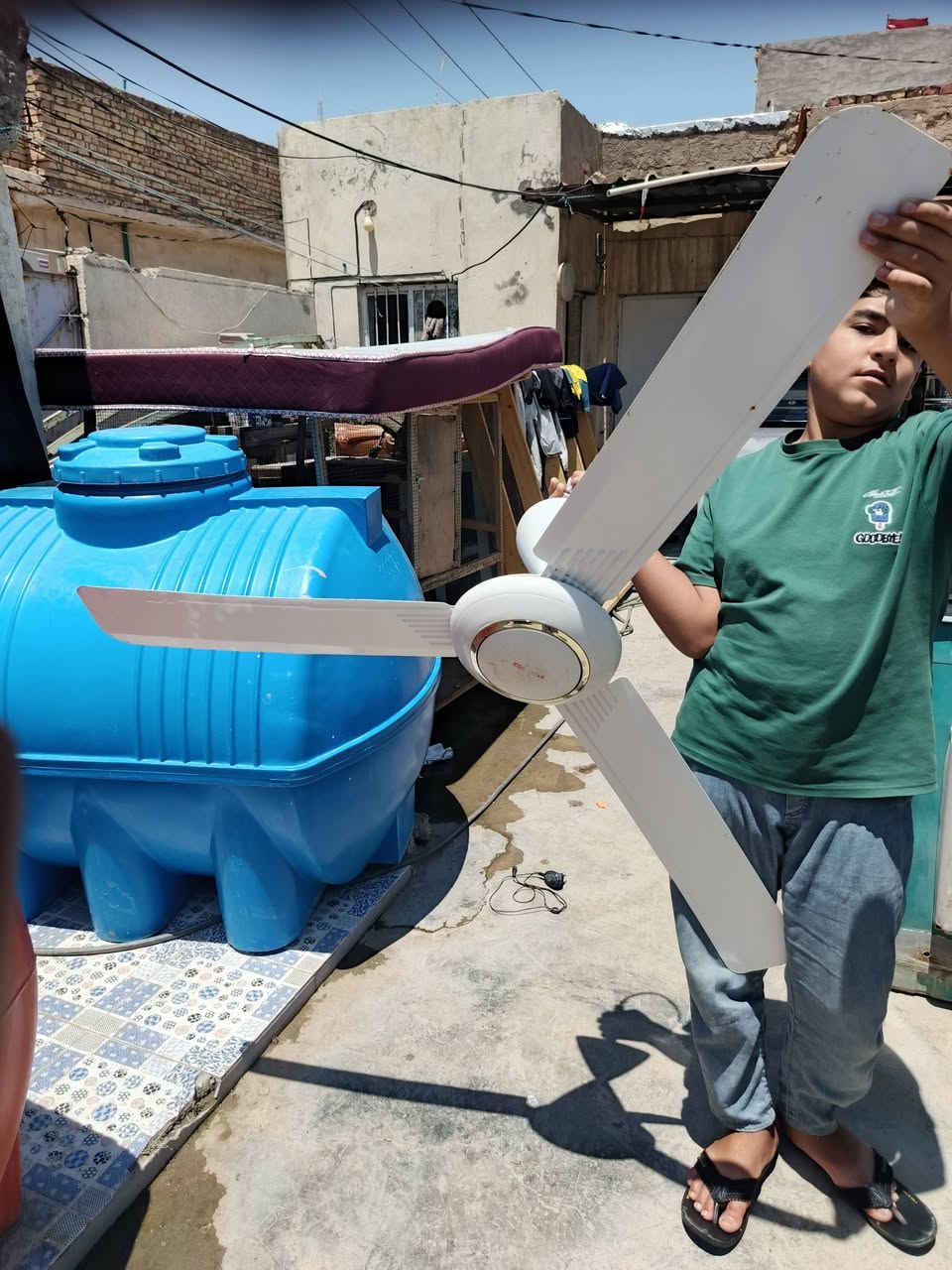 يعلن مزاد نشوان الشمري عن وصول بضاعه استعمال قليل العنوان شارع مستشفى بلدروز العام ع الرقم ***********
