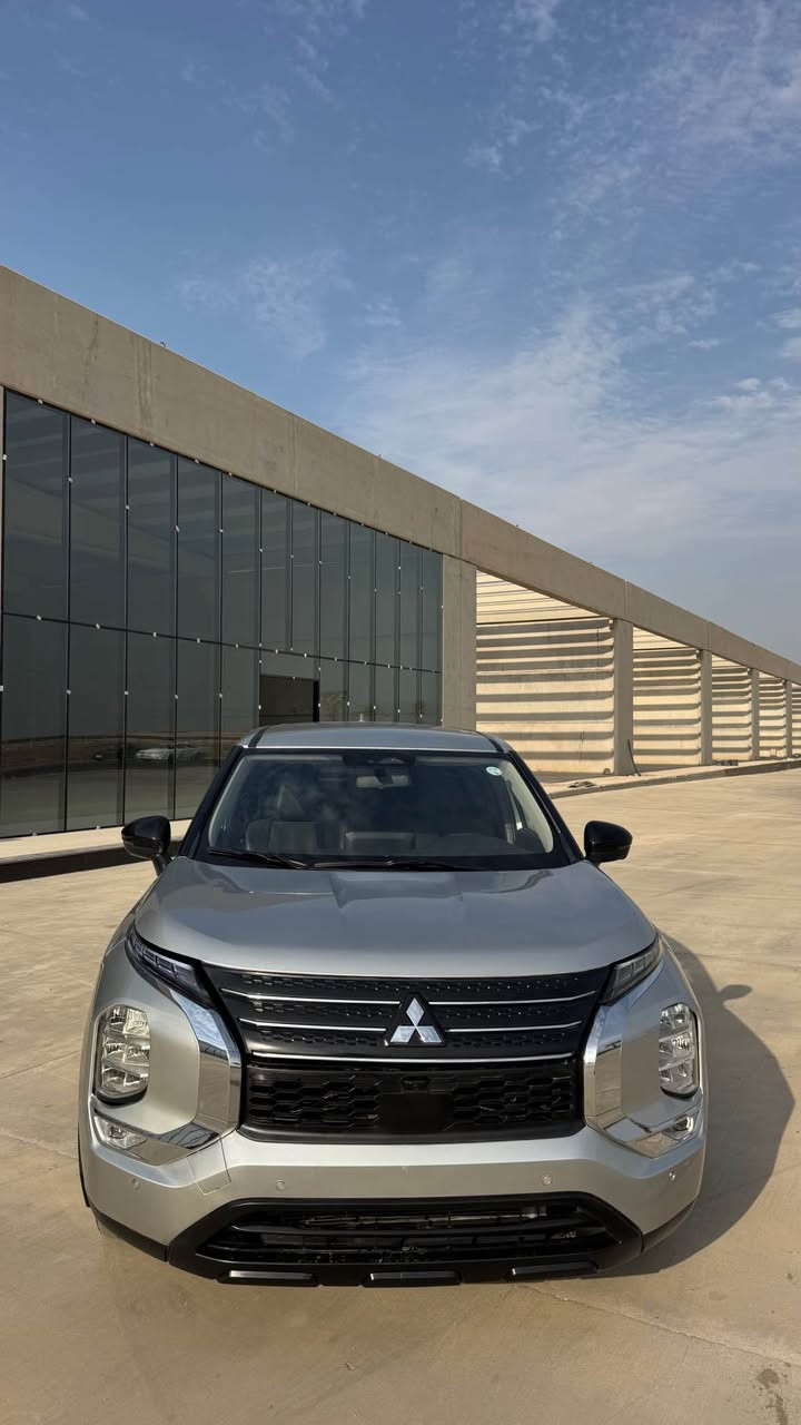 السلام عليكم 
اوتلندر 2023 SE
سعر : 188ومجال قليل 
حجم المحرك : 2.5L (4.سلندر)
ملاحطة السيارة : بوند و جملغ  صبغ بدون دواخل 
يرباك ستيرن سيستم بيلادي  ✅

المواصفات : 
‏‎ابواب بصمة
‏‎بصمة تشغيل 
‏‎شاشة كبير لمس
كاميرا
هاند بريك بصمة
اوتو هولد (𝐀𝐔𝐓𝐎 𝐇𝐎𝐋𝐃)
اوتو ستارات (𝐀𝐔𝐓𝐎 𝐒𝐓𝐀𝐑𝐓)
اوتو ستوب (𝐀𝐔𝐓𝐎 𝐒𝐓𝐎𝐏)
رادار امامي (تحديد مسار)
‏‎رادار جانبي (نقاط عمياء)
‏‎رادار خلفي (التحذير من الاصطدام)
‏‎حساسات امامي
‏‎حساسات خلفي 
نظام (𝐄𝐂𝐎)
نظام (𝐍𝐎𝐑𝐌𝐀𝐋)
نظام (𝐒𝐏𝐎𝐑𝐓)
نظام (𝐒𝐇𝐎𝐖 𝐧𝐨/𝐨𝐟𝐟) 
نظام (𝐌𝐔𝐃&𝐒𝐀𝐍𝐃) 
‏‎تحكمات استيرن 
‏‎كشنات كهربائي 
‏‎كشنات هيتر
‏‎تبريد لمس
‏‎تبريد مركزي  
‏‎لايتات (𝐋𝐄𝐃) عدسة زينون بيلادي
‏‎بلوجكترات (𝐋𝐄𝐃) بيلادي
‏‎بكلايتات (𝐋𝐄𝐃) بيلادي
‏‎ويل كروم حجم 19

تفاصيل اكثر الاتصال علی ارقام التاليه ‏
***********
[hidden information]
عنوان📍عقره اكر, نينوى
