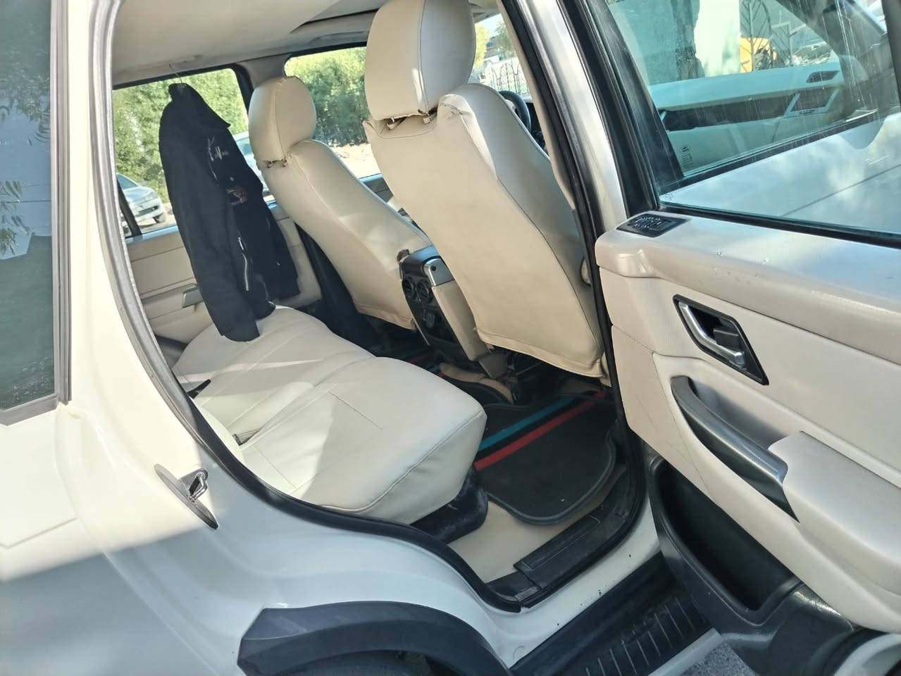 السلام عليكم للبيع موديل 7محدثة 13خليجي كفالة عامة محرك وكير المرغوب مكفولات حدادية جديد مواصفات المعروفة السيارة متعوب عليه بغداد المحموديه ***********
