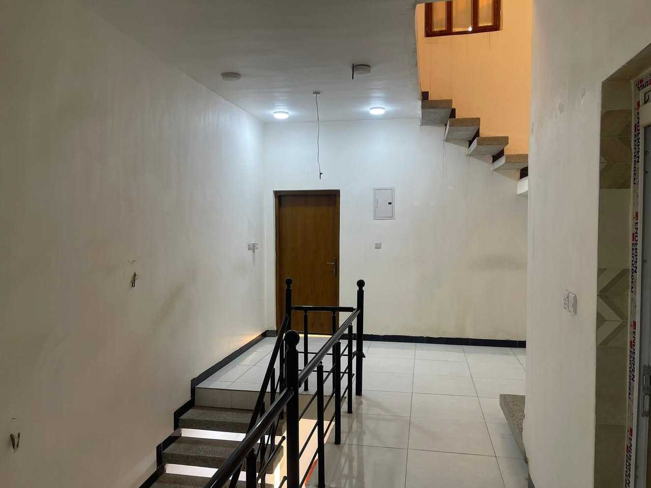 بيت الاجار مساحه ١٠٠متر طابقين بناء حديث ٢٠٢٤
موقع حله ورديه خارج قرب مستشفى الكفيل (حي الغدير ) 
بيت جاهز من سخان وتنكيات او ومطور وكهربئيات او مي درجه الأولى ***********
