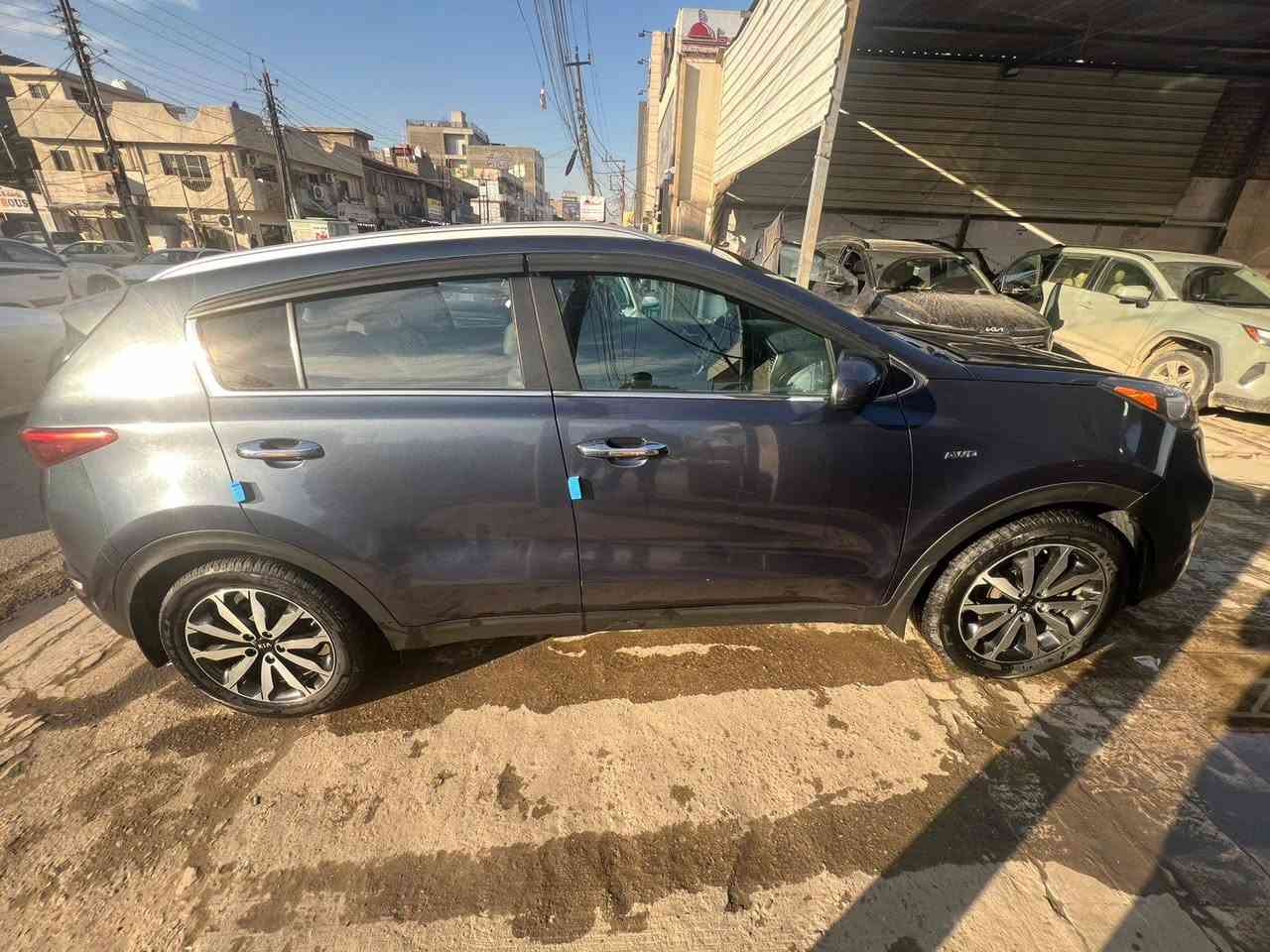 السلام عليكم
سبورتاج للبيع موديل ٢٠١٧ وارد امريكي حادثها بسيط وصور الحادث مرفقه.
ماشيه ٦٧ الف ميل

كير محرك مكفولات ان شاءالله 
-بصمه ابواب وتشغيل 
-كاميرا خلفيه دواره 
-حساسات خلفيه
-تحكمات استيرن 
-مقاعد  جلد +تدفئه مقاعد اماميه
السعر :١٥٣ وبيها مجال بسيط 
العنوان : بغداد _ الدوره 
(***********)
