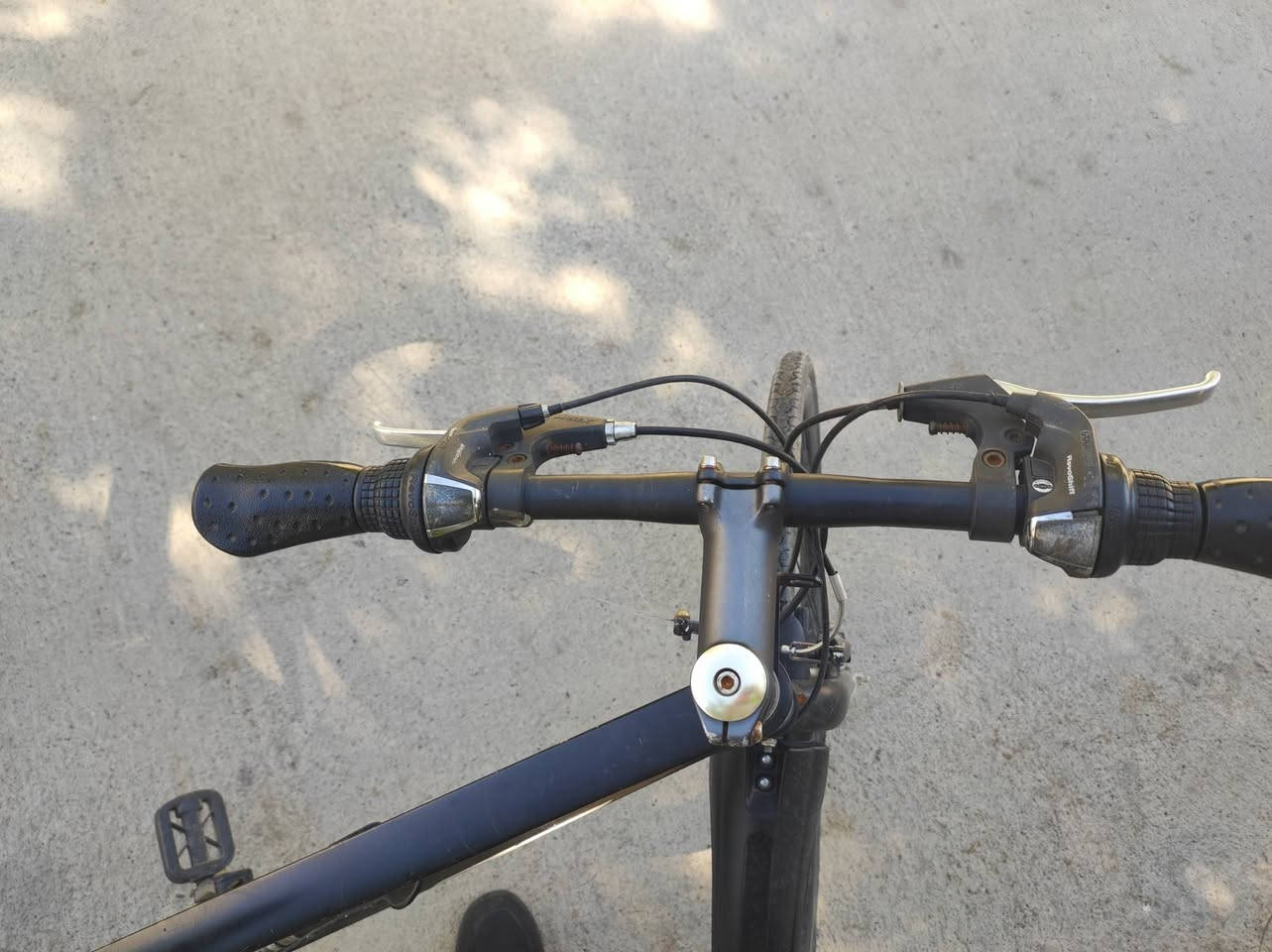 🚲 بايسكل للبيع
بايسكل رياضي نظيف وحالته كلش زينة، استعمال خفيف وجاهز تمشي بيه مباشرة.

المواصفات:
الحجم 27

خفيف وقوي

تايرات رفيعة مناسبة للشارع

بريكات شغالة تمام

قعدة مريحة

بيه رفارف أمامي وخلفي

حامل قنينة ماي

ما يحتاج تصليح، تركب وتمشي.

💰 السعر: (90الف)📍 المكان: (الزهور)📞 للتواصل: (***********) والسعر بي مجال

الجاد يتواصل خاص أو اتصال
