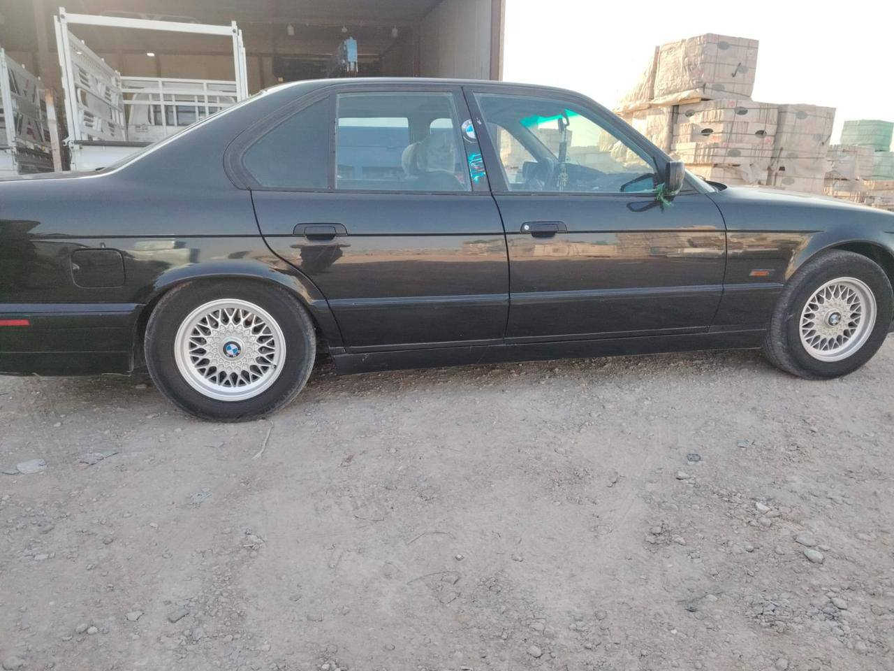 السلام عليكم 525
1992موديل
سياره خير من الله رقم نكليزي هزه جديده بسمي  سياره بيه نواقص بسيطه مايكلفن ورقه
مكينه كير خير من الله ترايك وين متحب
كزوز هدرز رياضي رمون
تخم تاير جديد 
 مكانه بابل جبله سعر ٦٥ وبي مجال بسيط ‏‪***********‬‏
