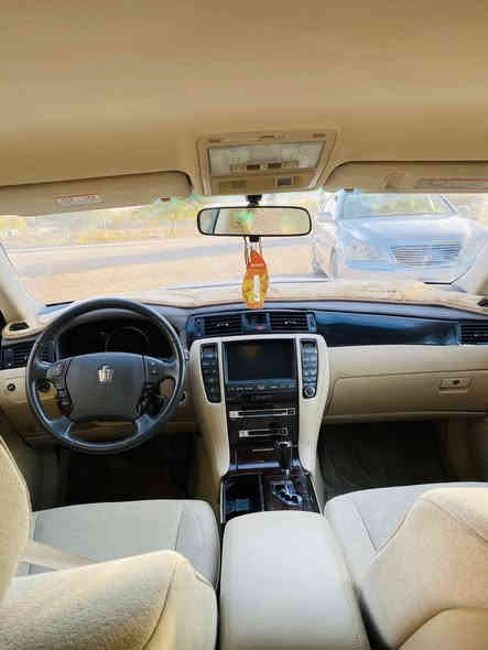 بەناوی خوای گەورە
شاهینە ٢٠٠٧ ساج مەلەکی بڕاوە 
کامل مەسروف کراوە ١٨٠ مەکینە بچوک گێڕ گەورە 
جامی هەڵ گیراوە برێکی بەستراوە 
گەرمیوو ساردی مەزبوت 
بێ تەقەو ڕەقە پێشوو دوای کەپسە 
سەقفی شوشەیە بەس شوێن موس بۆیاخە 
سیعر ٥٠ کەمێ مجال شوێن خوڕماڵ 
***********
