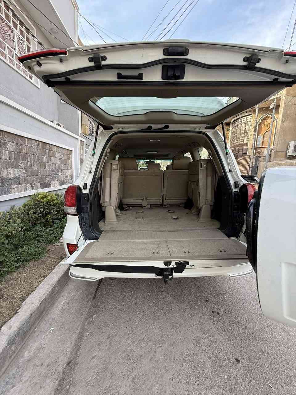 السلام عليكم من رخصة إدارة الكروب عندي لاندكروزر موديل 2009 بدون صبغ 265 ورقه مكان السياره بغداد البلديات تلفون ***********
