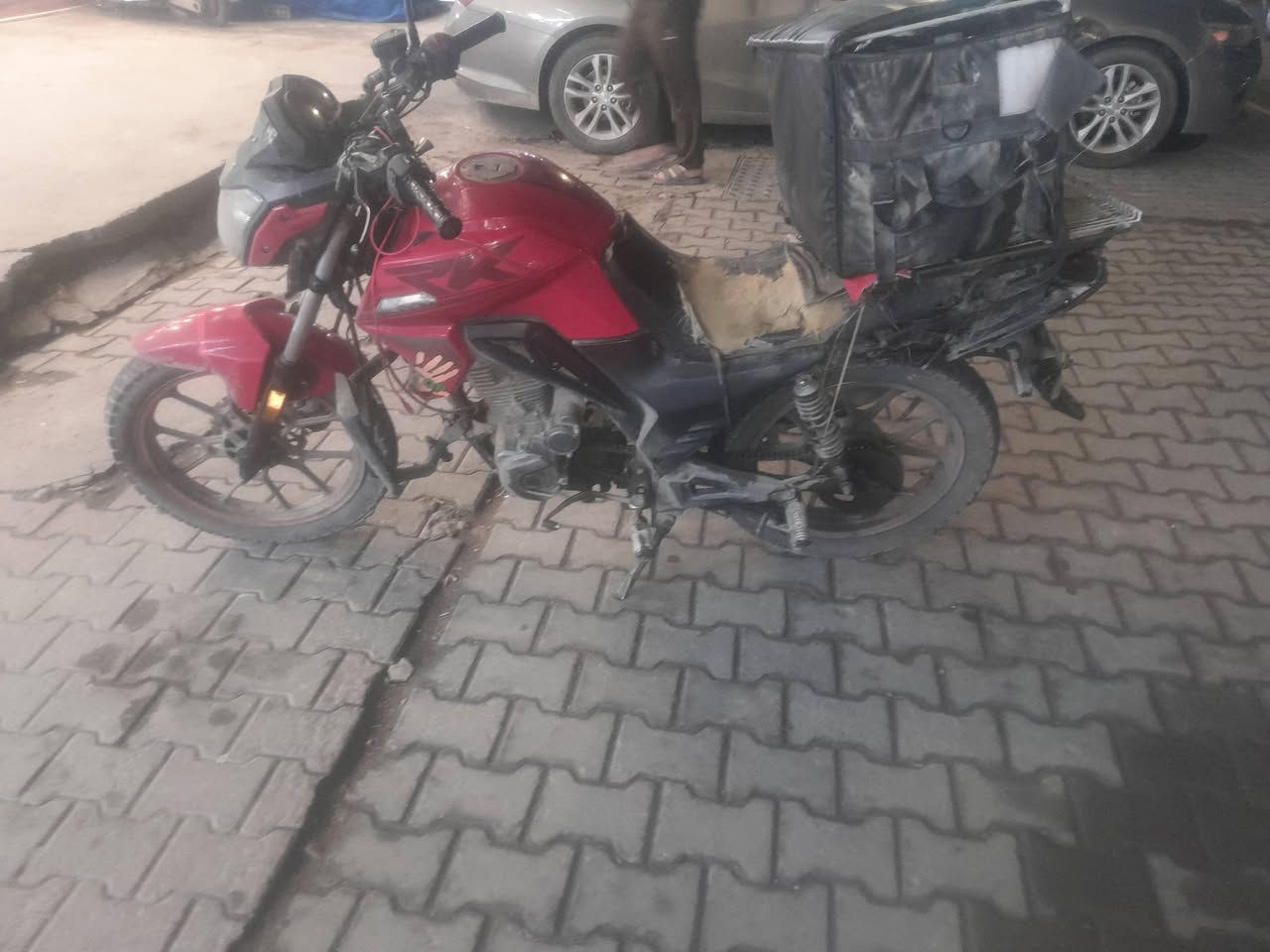 السلام عليكم دراجة اركي للبيع سعر واحد و ربع دراجة نضافه ٧٠ ب ميه نواقص بريك أمامي دواسه رجل يمنه و باتري هيه بيها باتري بس ضيف دراجة مال شغل ..... دراجة بسم عجلة الخليج يعني نروح ني وياك للشركة وتنازل عنها يعني بيع وشراء داخل الشركة وانت حولها بسمك ثاني يوم ب مرور مال حسينيه وكيل شركة عجلة الخليج هناك مكاني بغداد رقم ***********
