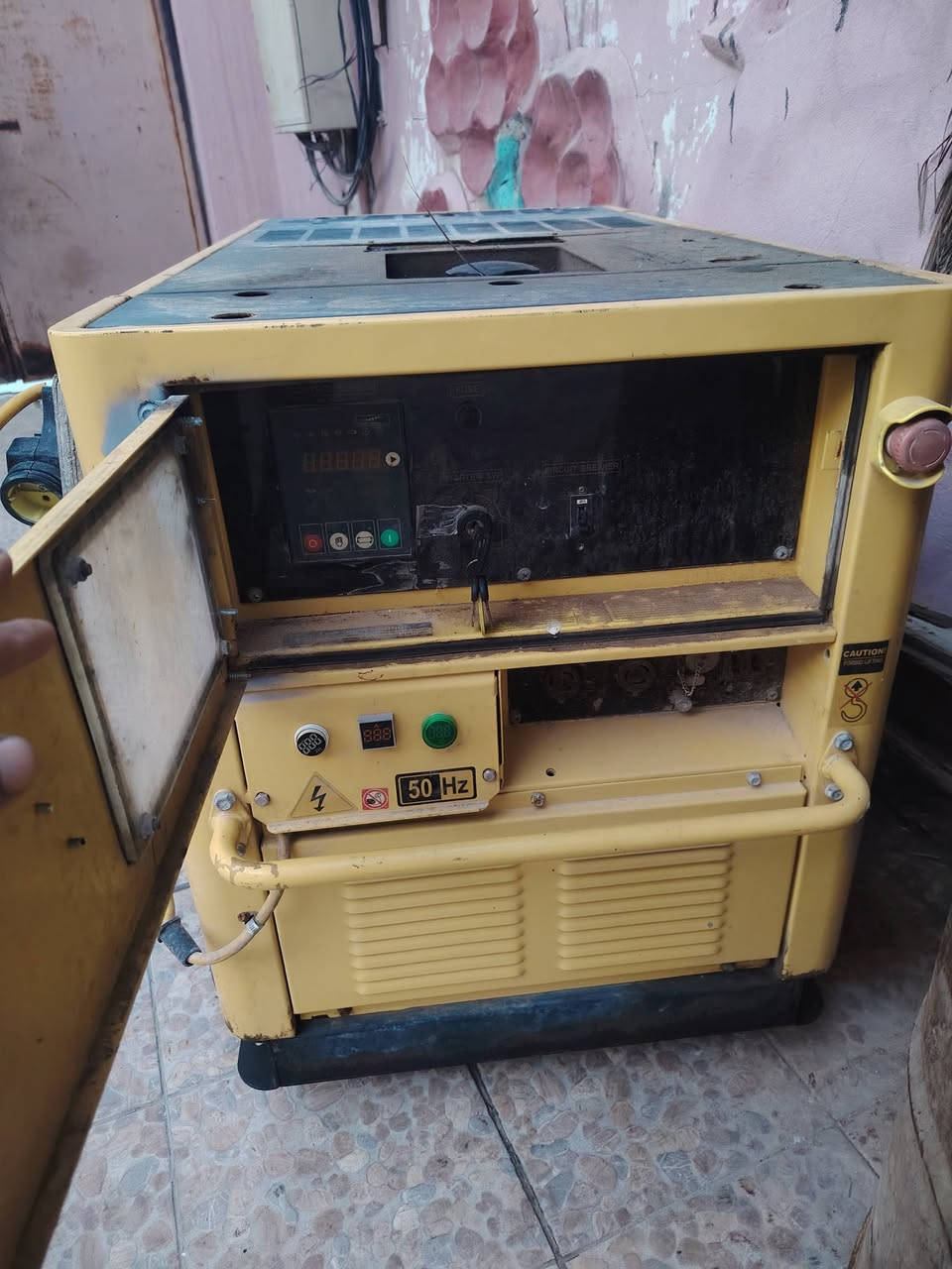 من رخصت الادمن
سلام عليكم ورحمة الله وبركاته
عندي مولد لبيع
المحرك بي  كاز كيت
راس تولد 8/ونص كي في
ولله خير من الله بل شغل والصرف الكاز

السعر عل خاص او اتصال عل رقم
***********
*********** اتصال أو وتساب
