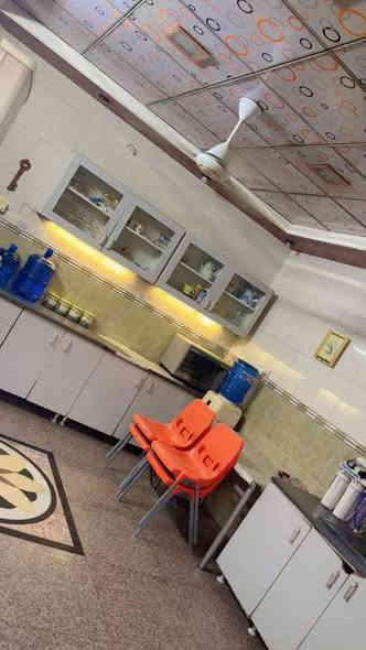 السلام عليكم

دار محدث بالكامل 200م 

واجهه 10م نزال 20م
كراج 
حديقه
صاله ماستر سويت
حولي
غرفه نوم 
حمام
الطابق الثاني // 3غرف نوم وحده منهن سويت 
صاله
مطبخ
حمام

السعر 590مليون والتفاوض مع صاحب العقار 

غزاليه شارع المشجر مقابل محطه الوقود

للاستفسار مكتب الطائي للعقار *********** شارع المشجر
