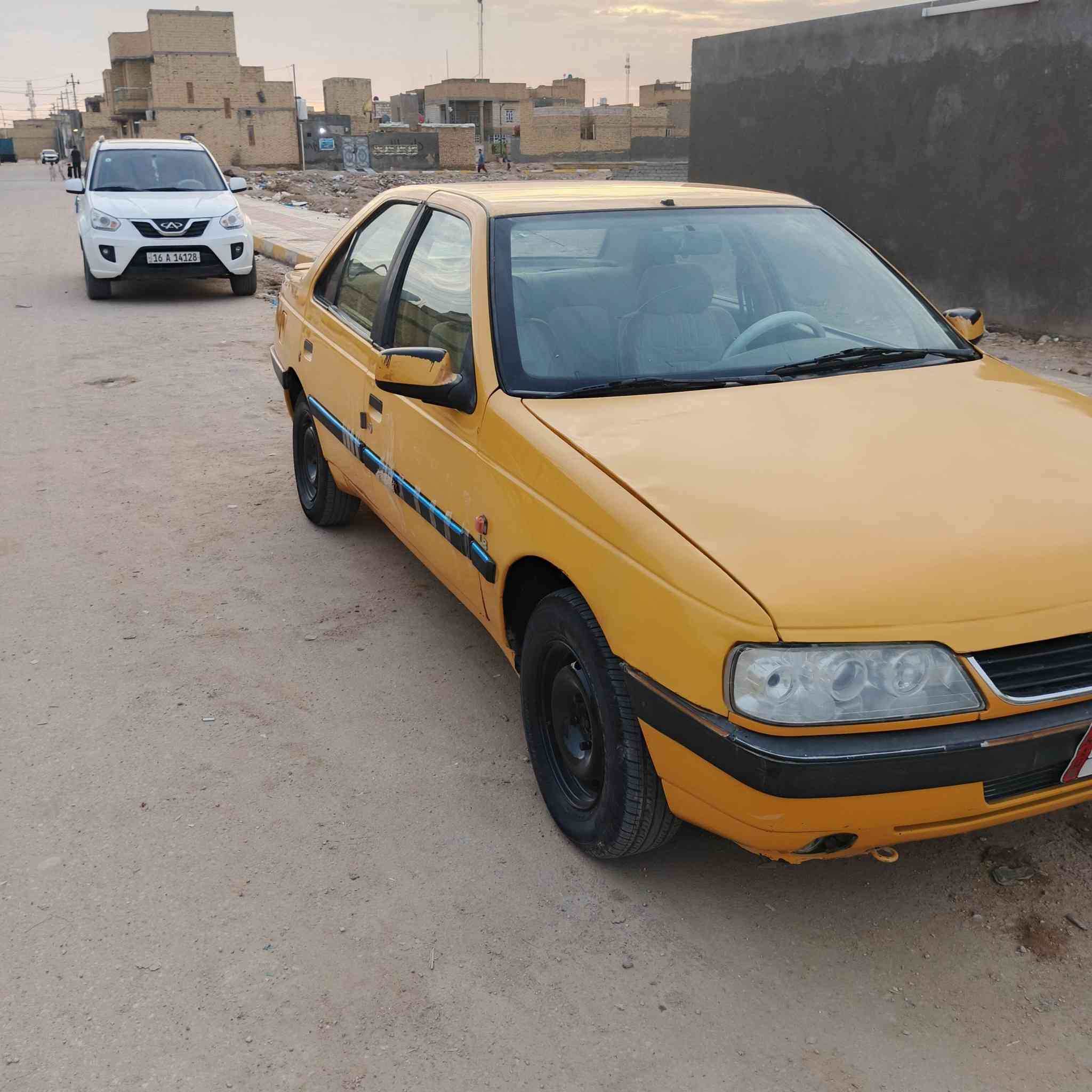 السلام عليكم بيجو ٤٠٥ موديل ١٦ سياره جاهزه ونضيفه كلش حلوه محرك وكير وحداده وتخم تاير تبريد تتفئه كله جاهز السعر ٣٥ بيه مجال قليل المكان ذي قار زديناويه قرب صفي الدين موبايل ***********
