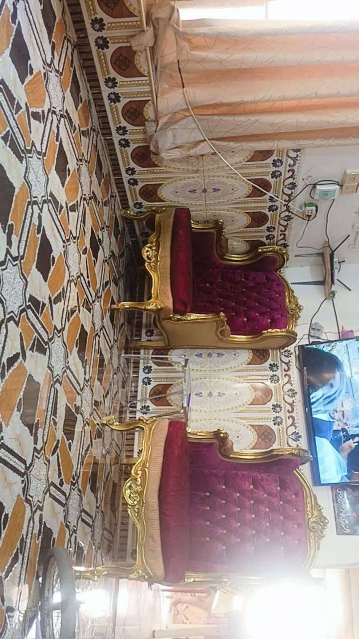تخم عشره مقاعد نضافه 100/90 الشراي يتصل *********** سعره ٤٠٠وبي مجال
