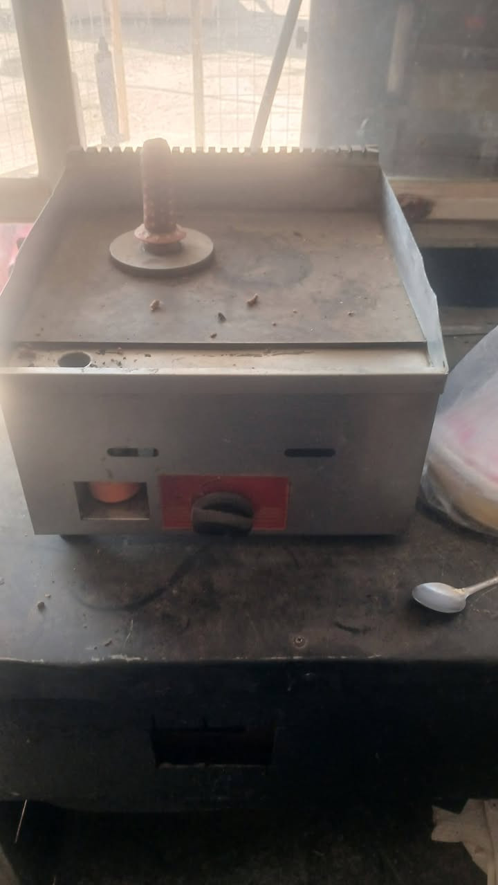 غراض مطعم للبيع
شوايه همبركر وفنكر وزنكر وقلايه حب وعربانه مال لبلبي وشرابت 
الرقم ***********
