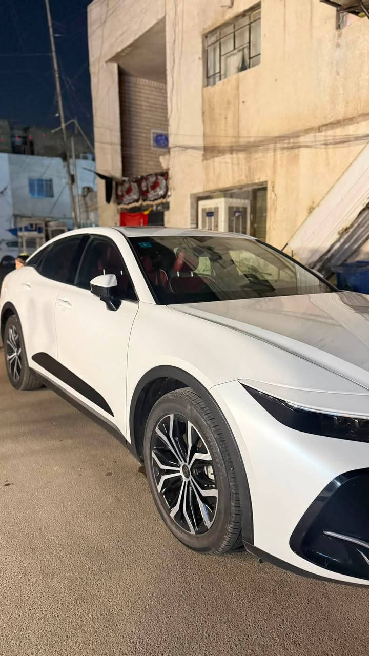 🚘 تويوتا كراون 2023 | خليجي وكالة
✨ السعر 280 ورقة 

🔹 الفئة: Limited فل أوبشن (1/1)

🔹 الممشى: 45 ألف كم فقط

أبرز المواصفات:

✅ شاشة وسطية كبيرة

✅ نظام صوتي JBL

✅ Apple CarPlay & Android Auto

✅ عدادات ديجيتال

✅ رادار أمامي وخلفي

✅ نظام التحذير من الخروج عن المسار

✅ تبريد المقاعد

✅ شحن لاسلكي

✅ هاند بريك إلكتروني

✅ Auto Hold

✅ وضعيات قيادة (Normal / Sport / Eco)

✅ ذاكرة لحفظ كرسي السائق

✅ فتحة سقف بانوراما

✅ نظام مانع الانزلاق ABS

✅ حساس ضغط الإطارات (TPMS)

✅ مرايا جانبية كهربائية

🛡 ملاحظة: حادث قطعة واحدة فقط.

سيارة احترك بيها فيب ودشمتها يم حسين شمارة 

وذاك يوم نضربت قطعة وحدة ويم مندولاي سويتها

للاستفسار:

***********
