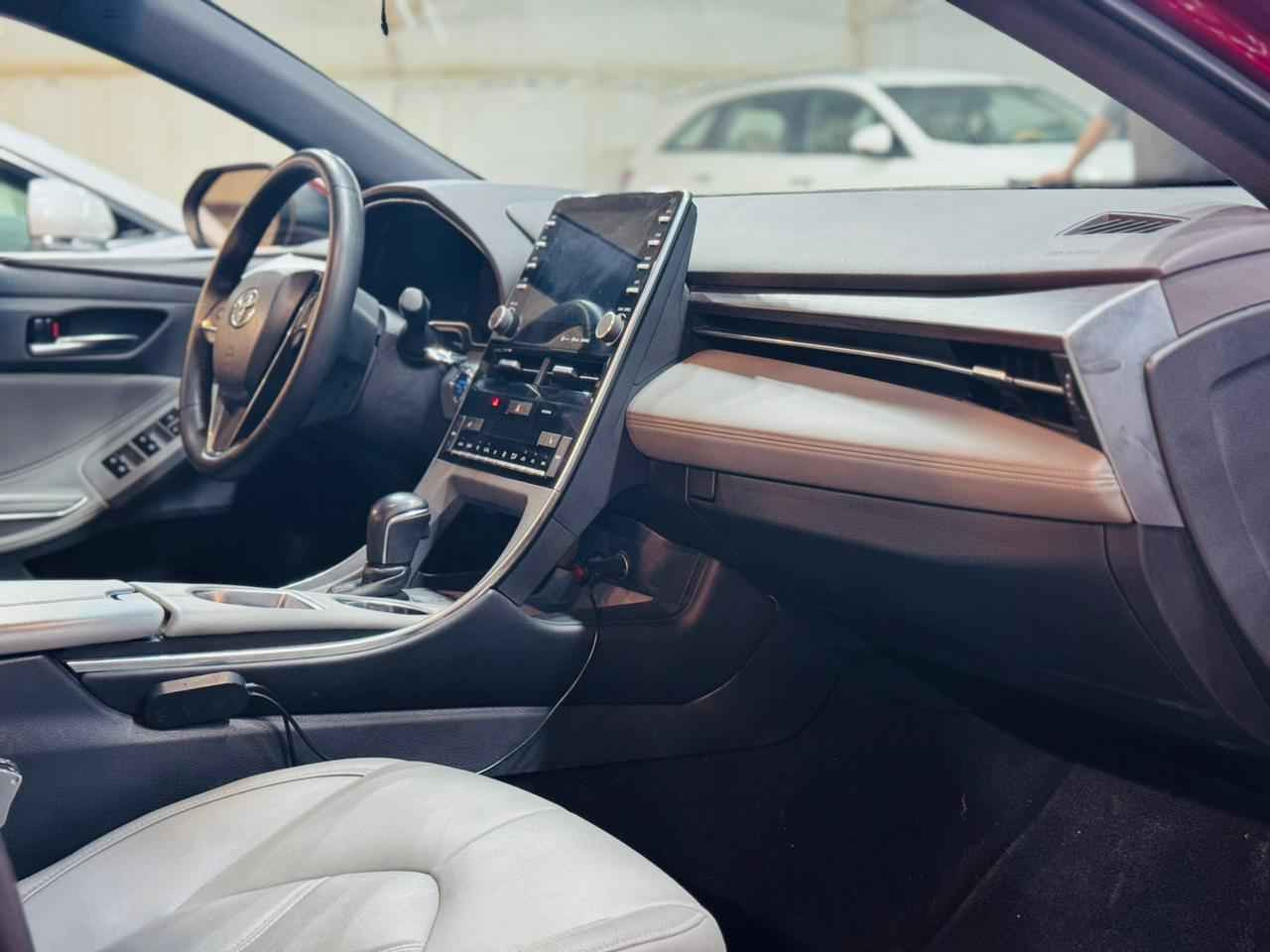 الهم صلي على محمد وال محمد
السلام عليكم 

تيوتا افلون 

موديل 2021 

الفئه لمتدد 

فتحه  

بصمه 

كشنات جلد 

تدفئه كشنات 

رادار جانبي 

رادار امامي 

نقطه عمياء 

رقم بغداد مميز 

سياره حادثه خلفي بدون ايرباك 

سياره جديده بمعنى الكلمه ماشيه 30 الف فقط 
السياره هايبرد 

للبيع او المراوس حسب القناعه 

مكان السياره النجف الاشرف 

السعر ٢٤٠ وبيها  مجال
للستفسار 
*********** النجف, العراق
