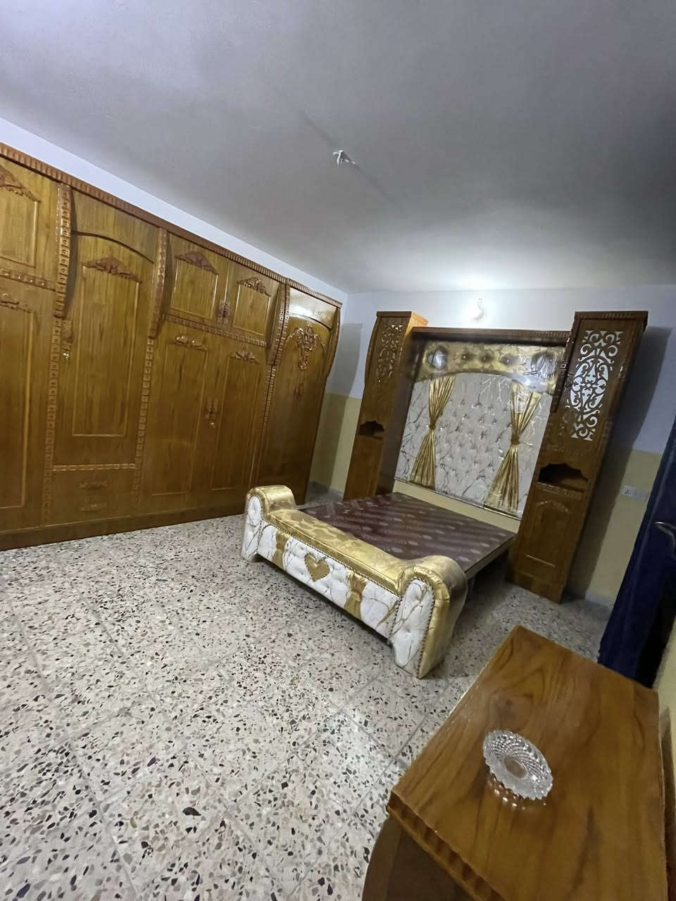 سلام عليكم غرفه للبيع 6 اشهر جديده متوازي عل بيعها سعر خاص ***********
