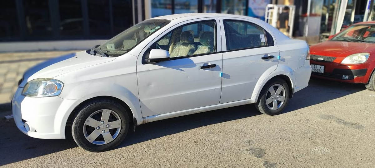 كفاله عامه من الصبغ والتبديل 
افيو 2011 ابيض  
اربيل سنويه مجددة لغايه 2030 رقم انكليزي  
السيارة  نظيفة جدا جدا  مكينه جديده ماشيه 88فقط. تبريد جديد 
حداديه جديدة أمس مسويه .سنتر  لوك
 دواخل جديده مثل ماموضح بالصور واحلى  
تخم تاير جديد  السيارة ماعايزة برغي
السعر ٨٨ وبيها مجال جدا بسيط
0781 311 3127 النجف, العراق
