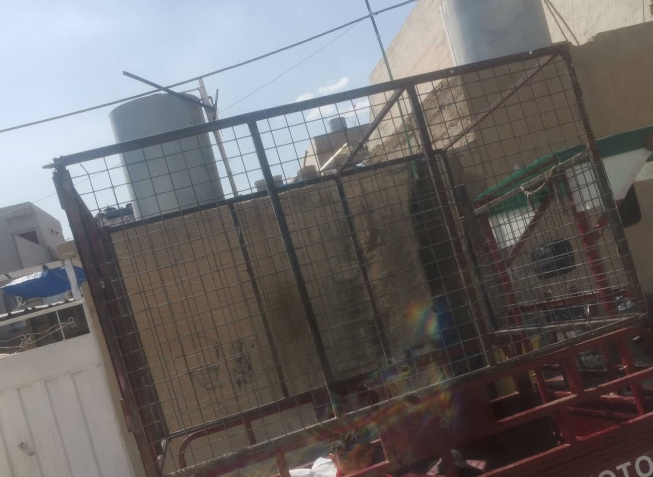 السلام عليكم شباب صندوق للبيع مال كراتين سعر 90 وفي مجال***********
