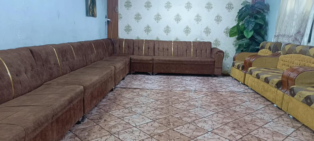 ديوان 14 مقعد تسكام اخو الجديد اي ضرر مابي السعر 320 وبي مجال المكان بغداد ***********
