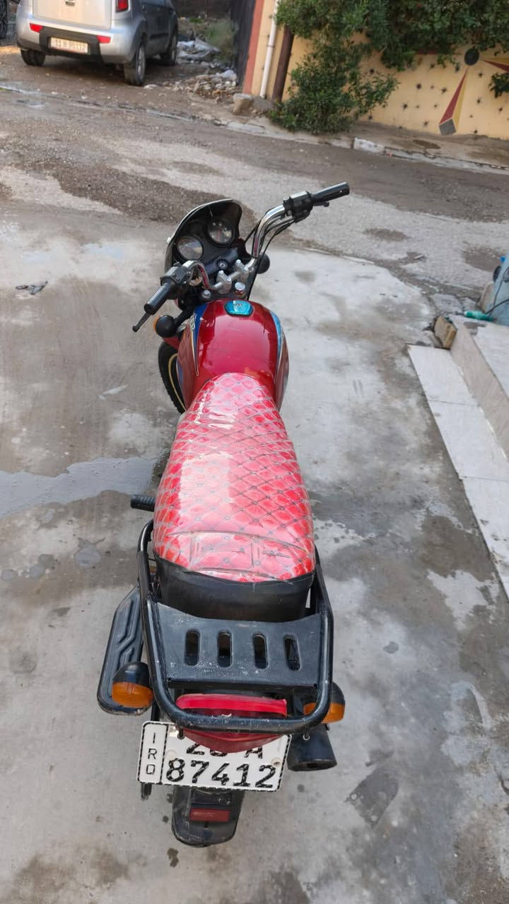 سلام عليكم دراجة بوكسر مودل ٢٠نضيفة مكينة ممفتوحه لوحة إنكليزي، مكان ديالى بعقوبة ***********
