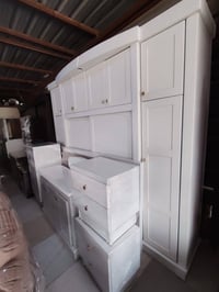 غرفه نوم • خشب لاتيه • الببت الزرقاء