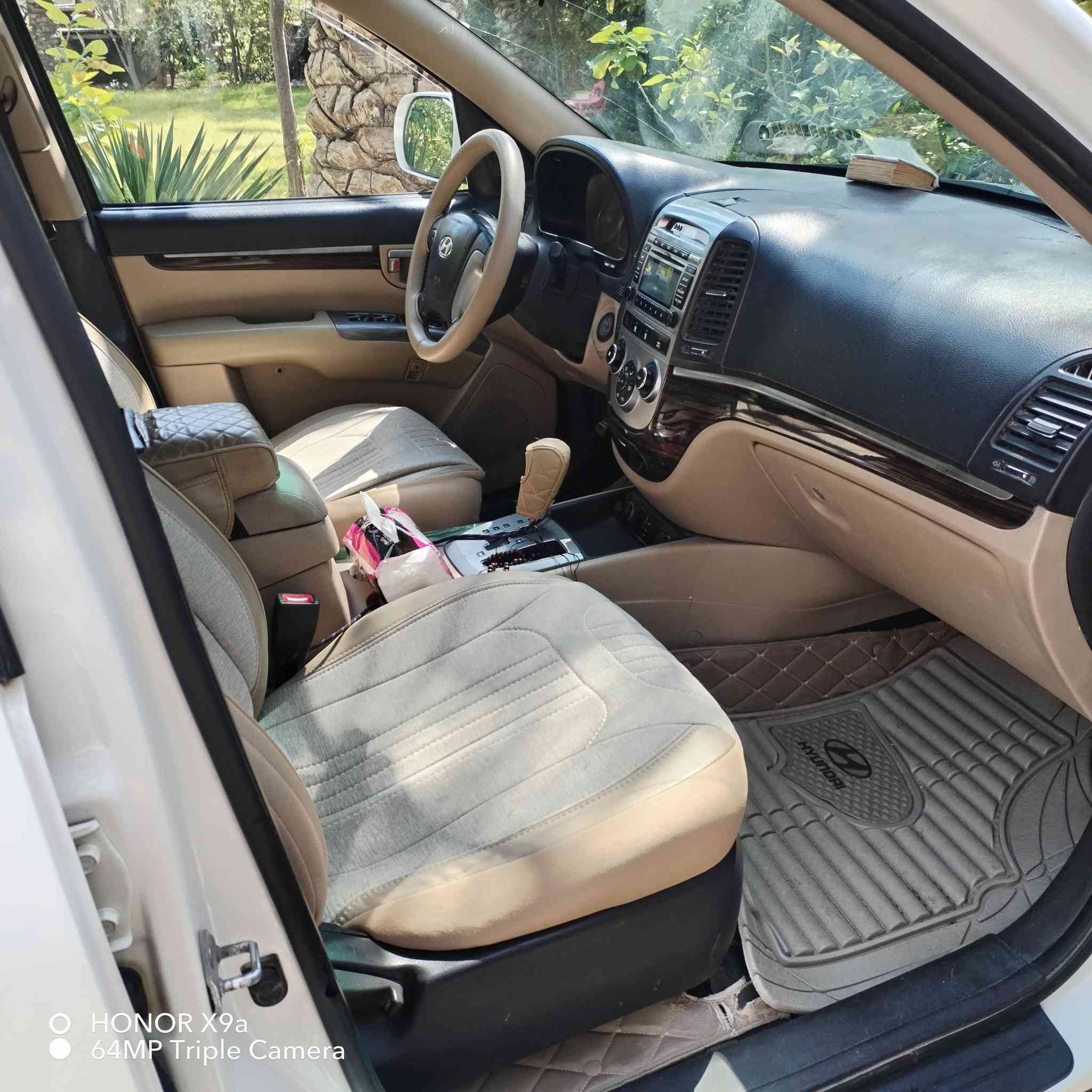 سلام عليكم البيع سنتافيه موديل ٢٠١٢ مصبوغه حزام بدون دواخل ولا معجون جنطة وبنيد ما مصبوغات  ٧راكب ٣قطع تبريد ٦سلندر فور ويل كرسي كهرباة ***********
