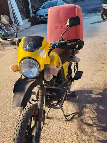 سلام عليكم دراجة دايوان جبلي نفخ بعدهي زيرو ماشية 2000 السعر 3و300 وبيهه مجال مكاني بغداد البياع ***********
