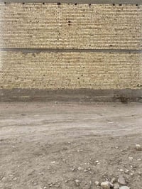 توجد لدينا قطعه ارض للبيع  المساحه 100م واجه 10نزال10. تنباع خمسينات ز...