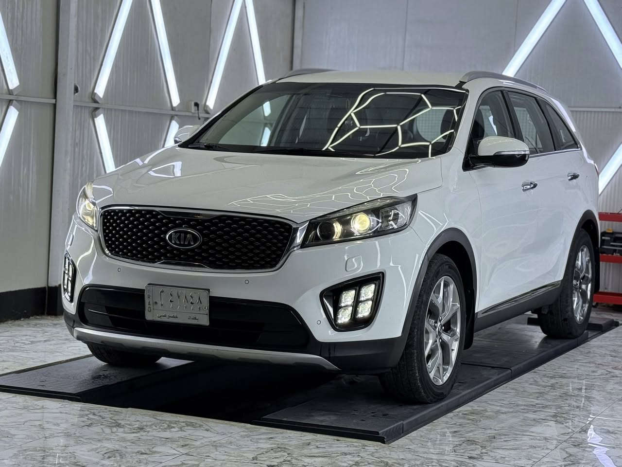 السلام عليكم . كيا سورنتو موديل 2016 وارد خليجي مكفولة من الصبغ والتبديل فقط بارد اسفل باب الصدر والباقي كفالة فول مواصفات عدة البانوراما .. بصمة تشغيل كراسي جلد قرميدي شاشة اصلية حساس امامي خلفي زراك لايت جنطة كهرباء محرك 6 سلندر 3500 مبدل بي كازكيت فقط 7 راكب 3 قطع تبريد كرسي كهرباء اخوان سيارة جدا جديدة وكلشي مناقصهة وبالخير التصير من نصيبة السعر 208 وبيهة مجال بسيط مكاني بغداد العامرية ***********
