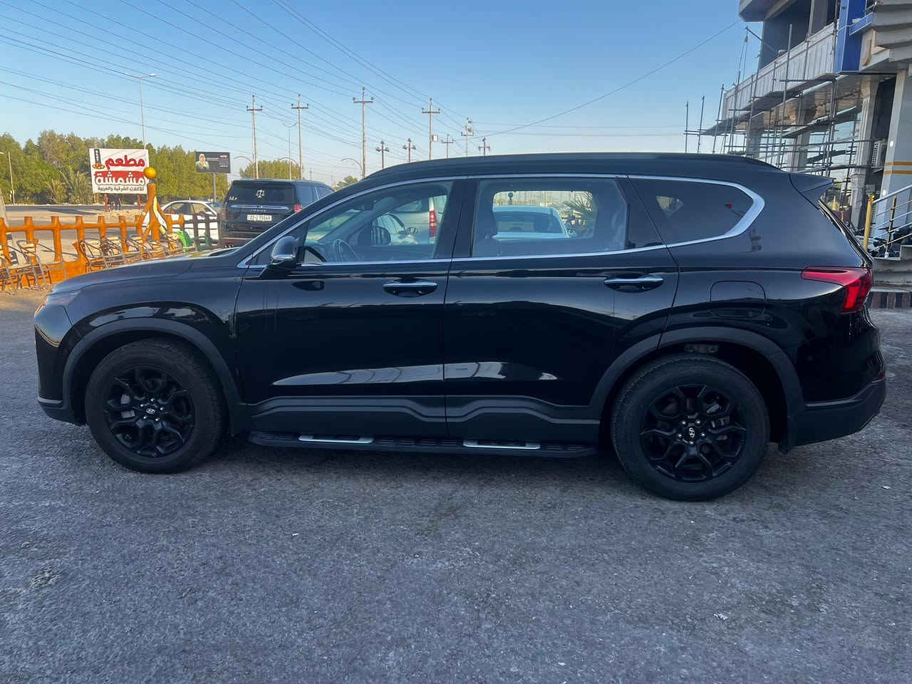 السلام عليكم سنتافيا 2022 وارد امريكي الضرر موضح في الصور فقط العطر مبدل الباقي بلادي مصلح 
السيارة رقم بصرة
المواصفات : 
محرك GDI دبل نوزل سعة 2500
رادار امامي 
رادار خلفي 
رادار جانبي 
كامرة خلفية 
نظام اوتو هولد 
نظام اوتو ستوب
ثلاث أنظمة قيادة 
نظام النقطة العمياء 
حفاظ على المسار 
مثبت سرعة يتتبع السيارة الامامه 
شاشة تدعم كار بلي واندرويد اوتو كيبل او بدون كيبل 
منفذين USB امامي ومنفذين خلفي 
تبريد امامي خلفي 
تدفئة كشنات 
السيارة نظيفة وجاهزة حدادية ومكينة وگير كله تمام  
السيارة ماشية 86 الف كم

 العنوان البصرة الهارثة 
السعر 230ورقة وبيها مجال ان شاء الله 
***********
