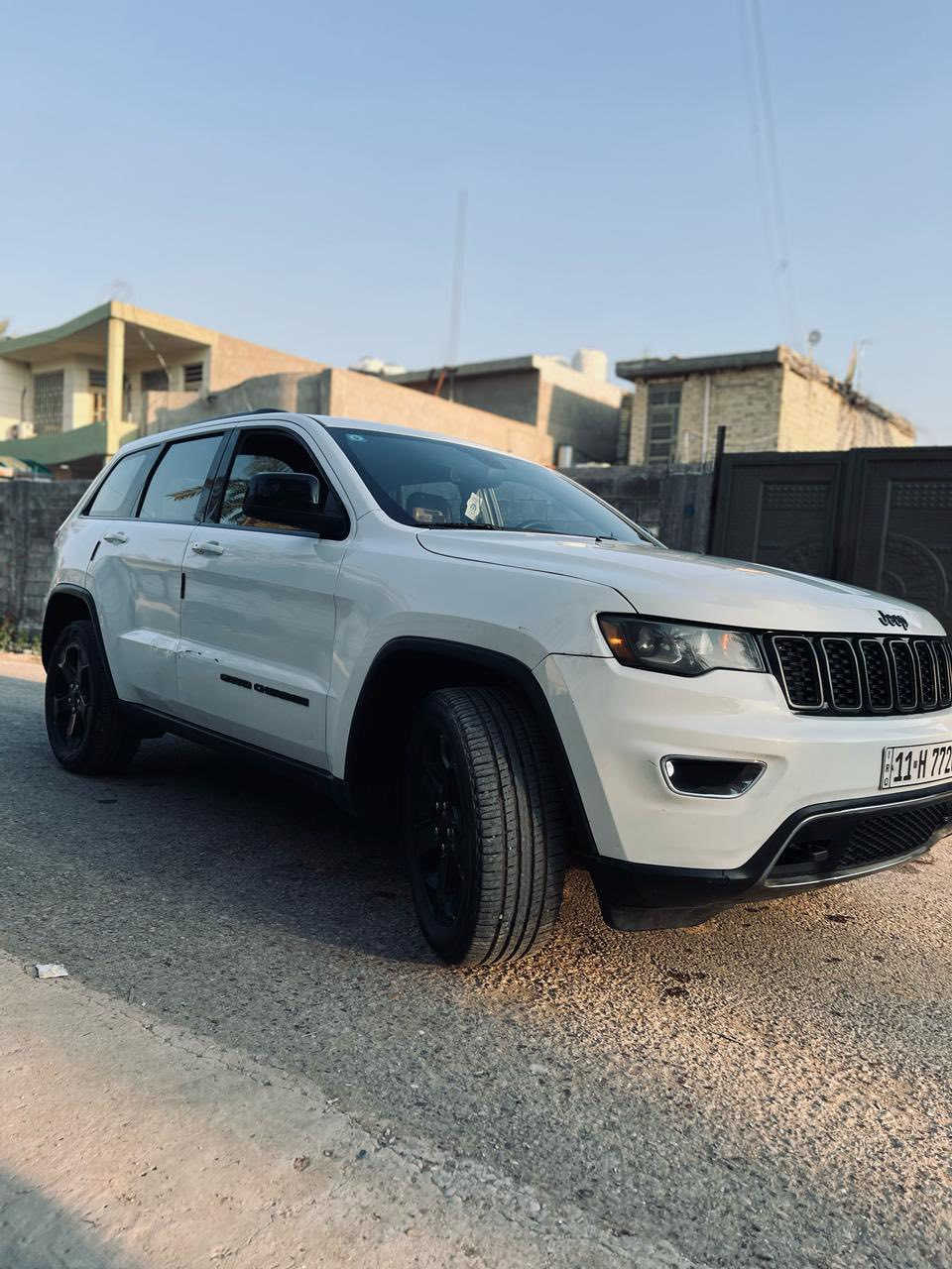 السلام عليكم
جيب كراند شيروكي (بلاك توب)
2018 وارد امريكي بدون حادث
بدون ايرباك
بيهة سرقة جاملغ امامي ايسر
وصورها مال امريكا موجودة بالمنشور
فول مواصفات عدا الفتحة
السعر 220 $ وبيها مجال
ترهم مراوس حسب القناعة
مكان السيارة بغداد
رقم بغداد انكليزي بأسمي 
رقم الهاتف ***********
