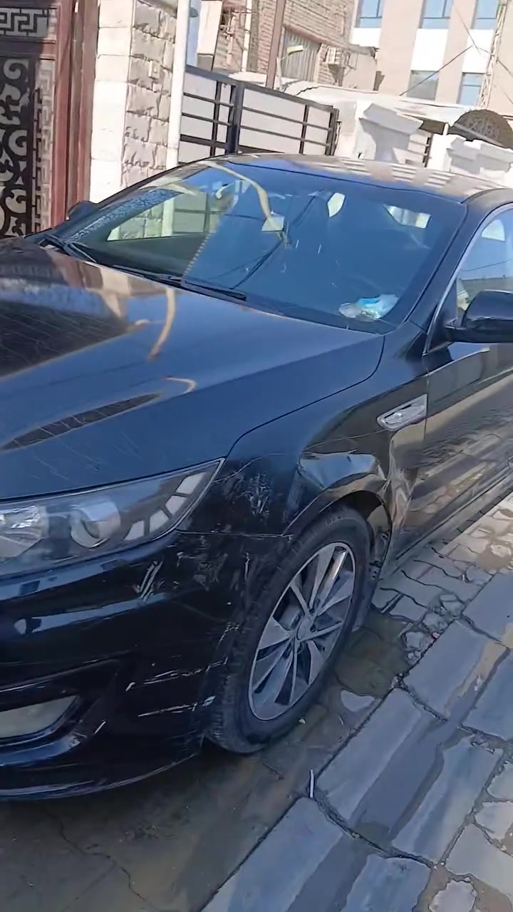 اوبتيما k5 موديل 2013 للبيع محرك ٢٠٠٠ دوش سيارة جيدة ماعدا الكشر بيه تلحيظات موبايل ***********

