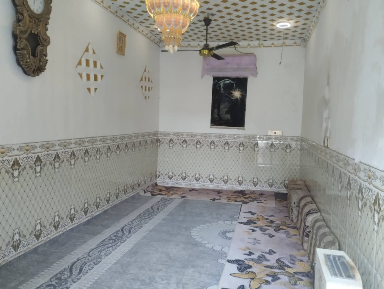 بيت للبيع بي غرفتين وصاله وديوانيه مطبخ محل مال حلاقه حمامات داخليه وخارجيه وحديقه خلفيه وغرفه بلحديقه مامعكوده طريق المشايه قرب صيطرة البوعضم عمود 17يبعد عن الشارع العام 60 متر مساحه البيت 200متر ماي بدون ماطور مدرسه بلباب شارع تبليط 4امبيرات مجاني السعر ب ٤٥


**إذا كنت صاحب هذا الإعلان وتريد حذفه لأي سبب، رجاءا أرسل رسالة إلى الدعم الفني**