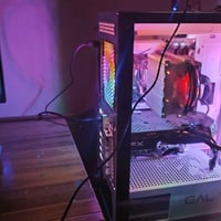 Case : Galax white  Cpu : i5 7600 3.5GHz Gpu : Rx 580 8g براند M.b : M...