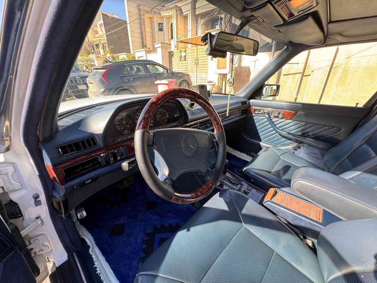 السلام عليكم مرسيدس ٣٠٠ sel موديل ١٩٨٩ 
السيارة جديده جدا داخل جديد فول كهرباء الكشن الأمامي والخلقي كهرباء صدر امامي خلفي جديد بالكامل وارد يابان تخم تاير وباتري جديد محرك ٣٢٠ خراطيم المرغوب السعر (١٤٥٠٠) الاتصال ***********
