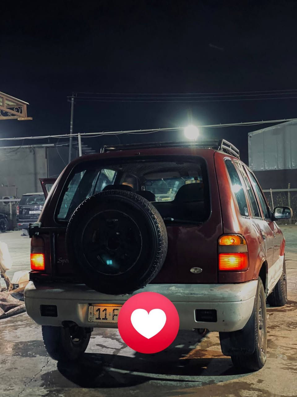 سلام عليكم ورحمة الله وبركاته
عندي سياره 🚘نوع سبورتج احمر ألون 
موديل السياره ١٩٩٥
رقم بغداد انكليزي
هزة جديدة
سنويه جديده 
السياره بل حقيقه احله من الصور 
كير اوتماتيك 
محرك مسكر 
السياره فورويل 
شاشه
كأمره خلفيه 
سستم صوت 
السياره خير من الله 
مكان السياره بغداد 
رقم صاحب السياره ***********
السياره سعرها 38وبيهة مجال
