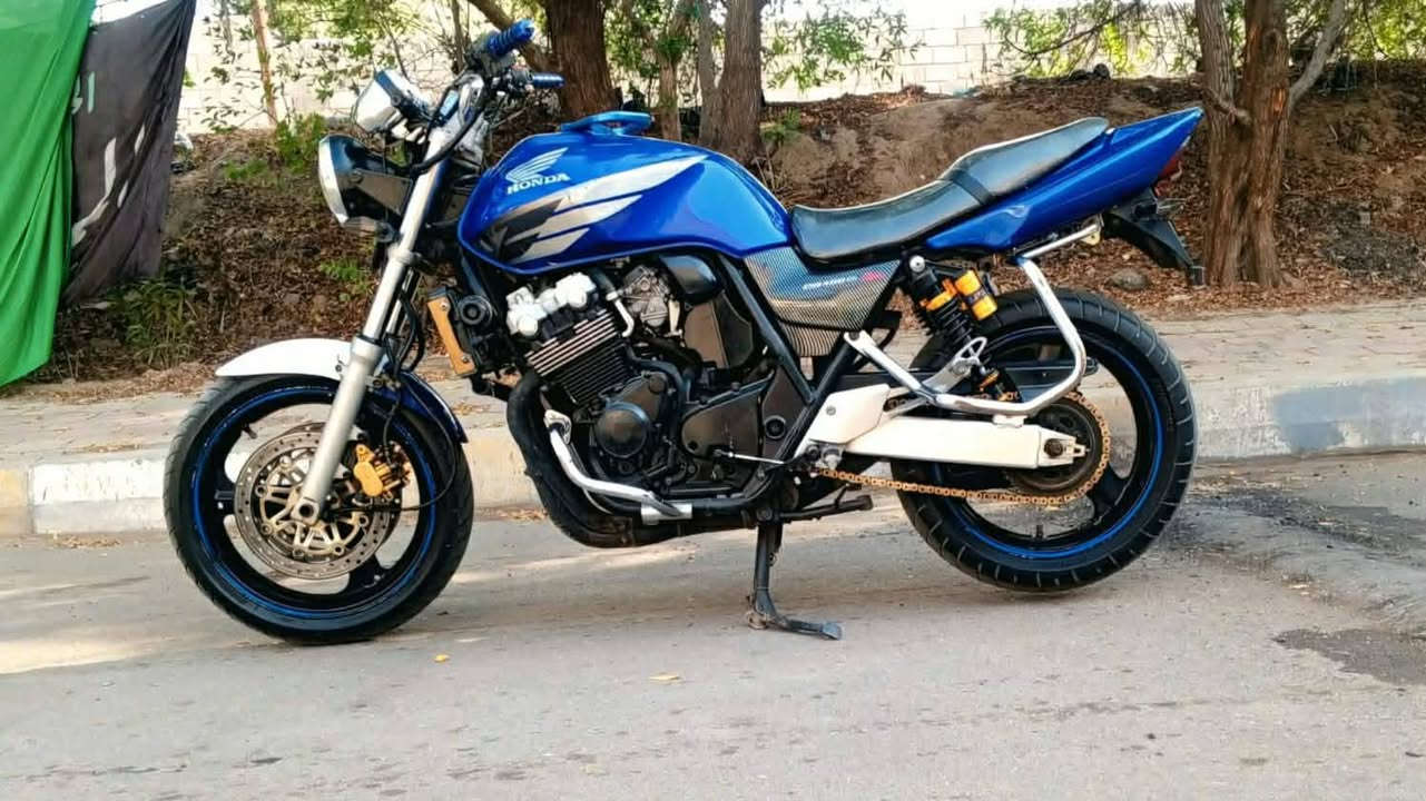 سيبي فور مكينه خرسه ما مفتوحه بيه وراق كلش شغاله من الطول للطول لبيع دراجه بلاديه دراجه احلى من الصور ابيع واذا اكو مراوس /قفاز عادي ياباني/واذا اكو مراوس بنامه 26 اصلي عادي راوس لو قفاز لو نامه اراوس /1700ببه مجال مكان العماره شراي اتصل على رقم وانا خادم/*********** عمارة, ميسان
