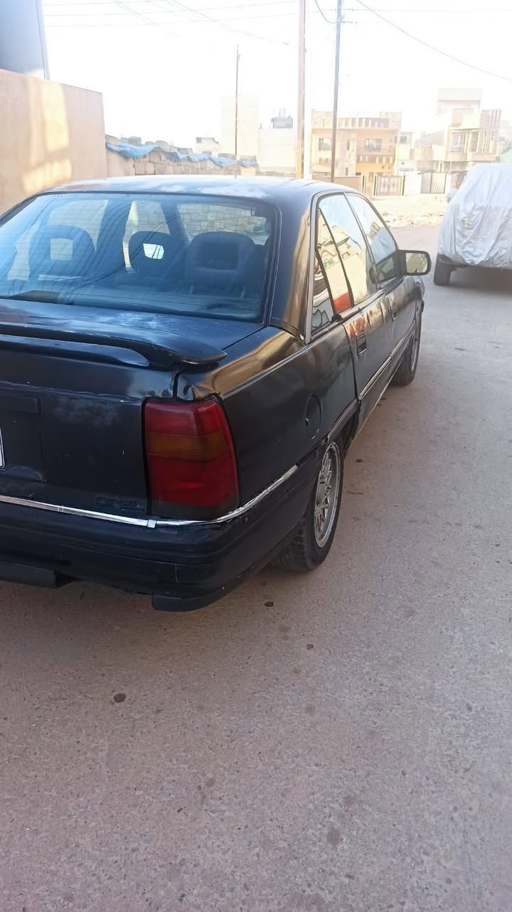 سيارة اوميكا للبيع السعر 25ورقة موديل 92حجم 20محرك كير طخم خير من الله كابون بانزين شرط التحويل عنوان موصل الايسر حي القاهره للاستفسار رقم صاحبه السيارة ***********بي واتساب كلو من طرف المندوبه روان

