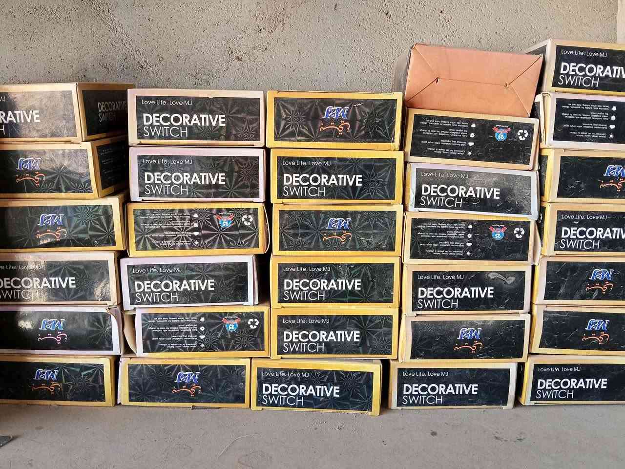 سويجات كهربائية متنوعة احادي وثنائي وثلاثي ورباعي وسويج سبلت 45امبير ودمار مروحه ونقطة ستلايت وسويج جرس 
كلهن على الف وربع فقط سويج السبلت الاحمر على 2000 وكله جديد وضمان بيهن بال150قطعة تقريباً 
العنوان الخيرات شط مله كربلاء, العراق


**إذا كنت صاحب هذا الإعلان وتريد حذفه لأي سبب، رجاءا أرسل رسالة إلى الدعم الفني**