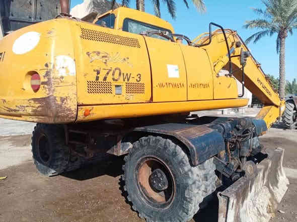 السلام عليكم
للبيع حفارة هونداي تاير حجم 170

موديل 2001  مكان الحفارة بغداد

للأستفسار ***********

***********
