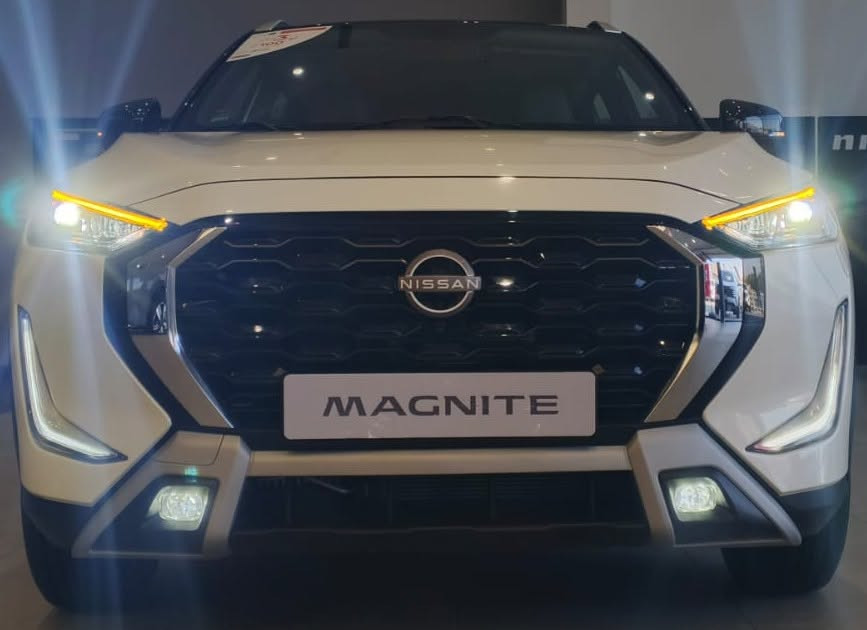 🚗 نيسان ماجنايت 2025 ✨

🔹 المواصفات:

✅ موديل 2025 – وكالة (0 كم)

✅ محرك 1.0 لتر توربو اقتصادي

✅ ناقل حركة أوتوماتيك (CVT)

✅ شاشة لمس 8 إنش

✅ دعم Apple CarPlay وAndroid Auto

✅ كاميرات محيطية (360 درجة)

✅ حساسات اصطفاف خلفية

✅ بصمة تشغيل مع بصمة ابواب

✅ مكيف أوتوماتيك

✅ مثبت سرعة

✅ ويل ألمنيوم 16 إنش

✅ مصابيح أمامية LED مع إضاءة نهارية 

✅ وسائد هوائية

✅ نظام الثبات الإلكتروني (ESP)

✅ نظام مانع الانزلاق (TCS)

✅ نظام مراقبة ضغط الإطارات (TPMS)

🎯 وكالة السور –  جاهزة للتسليم الفوري.

💰السعر مغري جدا💰

📩 للاستفسار والحجز، تواصل واتساب أو الاتصال ( *********** ).
