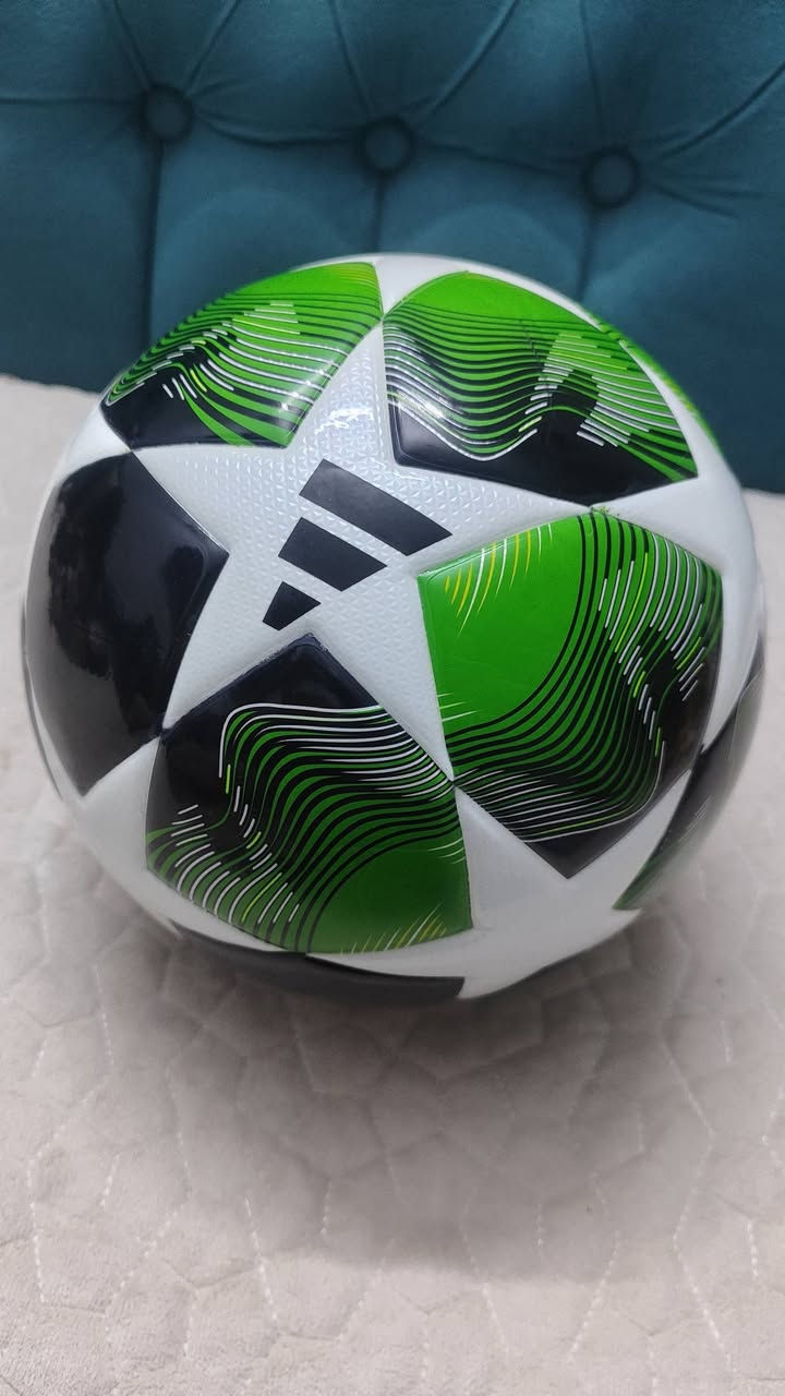 السلام عليكم كباتن توفر كره قدم دوري ابطال اوربا لون اخضر اصليه ام نجمات كبس كرستال جديده السعر 30 مع توصيل لجميع المحافظات العراق تواصل خاص او ***********
