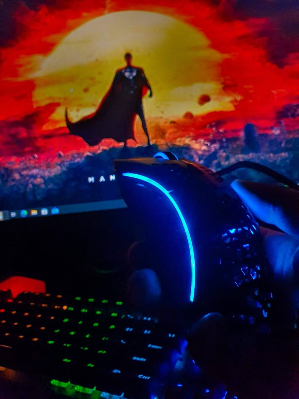 سلام عليكم 
ماوس كلوريس موديل D نضيف استعمال قليل 
السعر 40
واتساب : ***********
