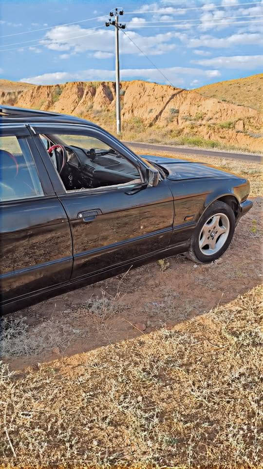 BMW 525 
گێڕ ئۆتۆماتیک 
سڵایت دوو جام کارەبایی 
ئاڕم پلاستیکی سلێمانی 
بەشەرتی گێڕ و مەکەینەو تەقەو ڕەقەی نیە 
***********واتسئاپ شمشمل, السليمانية
