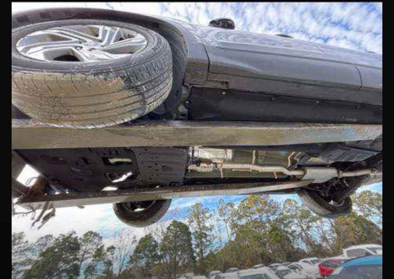 السلام عليكم  هيونداي سانتافي 2023 لون رمادي كير مكينه حداديه تبريد كفاله السيارة فول محركها ٢٥٠٠ تنفس طبيعي  السيارة حادثه كما موضح بلصوره
موصفات سيارة 
ثلاث انظمه قياده
نظام الايكو 
شاشه وكامره 
بعد هواي بيه موصفات السياره 
الرقم موقت
مكاني بابل 
الرقم ***********
السعر 210$
