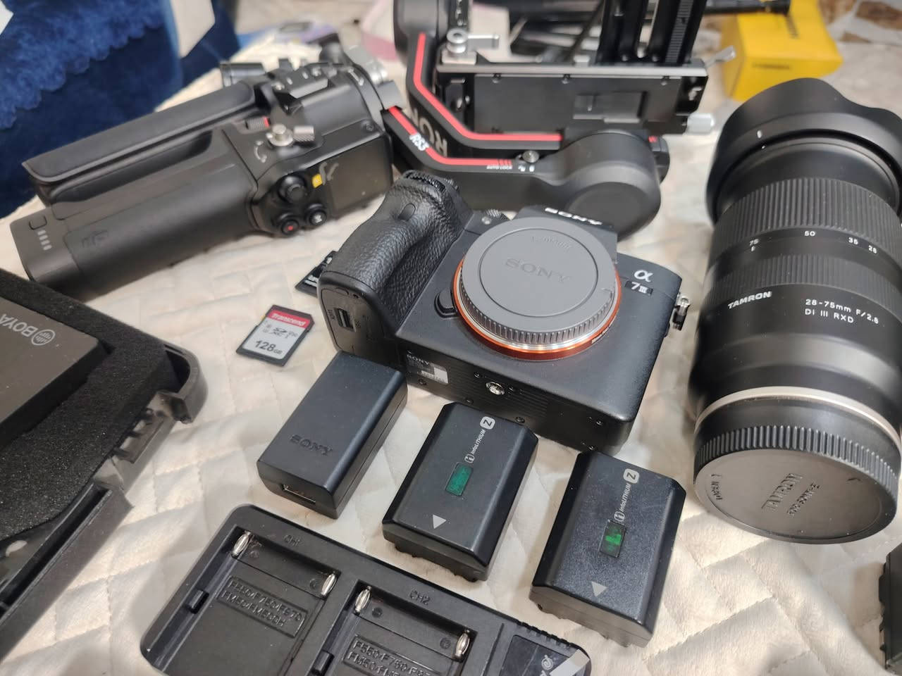كاميرات ومعدات للبيع
• Sony Mark III شتر 3K
• Sony Mark II شتر 36K (نظيفة)
• عدسة 28–70
• عدسة Tamron 28–75
• Ronin RS4 + Ronin RS3
• نك مايك مزدوج احترافي
• ستاند هيدروليك
• جهاز دخان
• 4 بطاريات
• جنطة مدرعة
اتصل وتبشر ::***********

