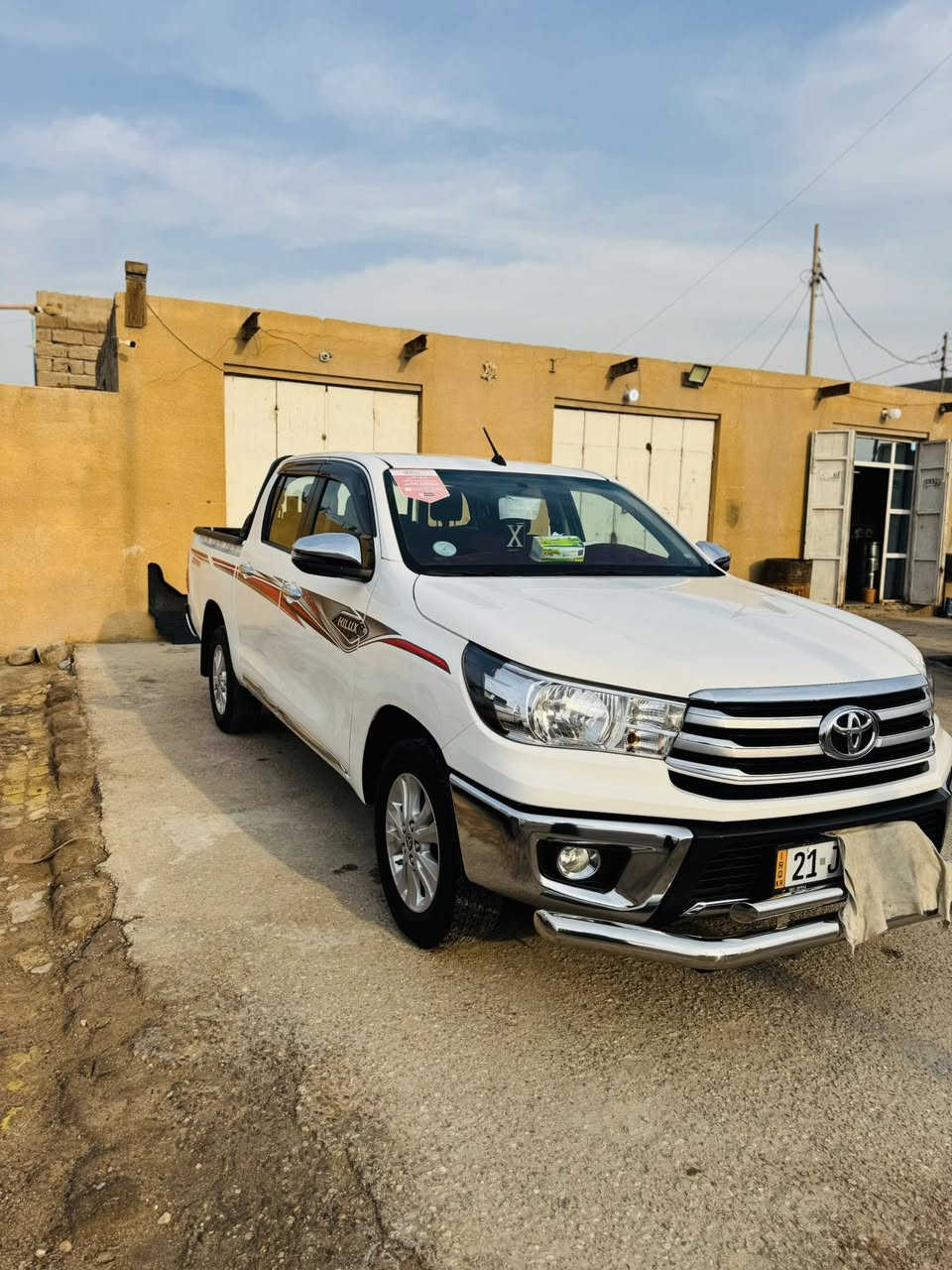 سلام عليكم سياره هايلوكس فول موصفات مكفوله كفاله عامه رقم سليمانيه ماشيه 50الف السعر 285 مكان البصره الدير ***********
