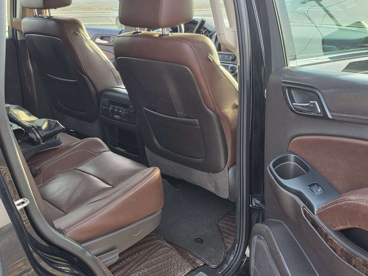 السلام عليكم
للبيع تاهو موديل 2016
الفئه LTZ
وارد خليجي وكاله 
ماشية 162  كم 
مواصفات 
.داتاشو 
ثلاجة
.حساسات امامي خلفي  
.تحديد مسار 
.كامره خلفيه 
.كشنات جلد 
.قاصة
.تحكمات ستيرن 
.كراسي كهرباء 
.لد نهاري 
.لايت زنون
وبعد هواي بيهة مواصفات 
رقم سياره اربيل 
انكليزي 

مكان سياره /الانبار قضاء عامرية الصمود
السعر 40000$

الرقم/***********
