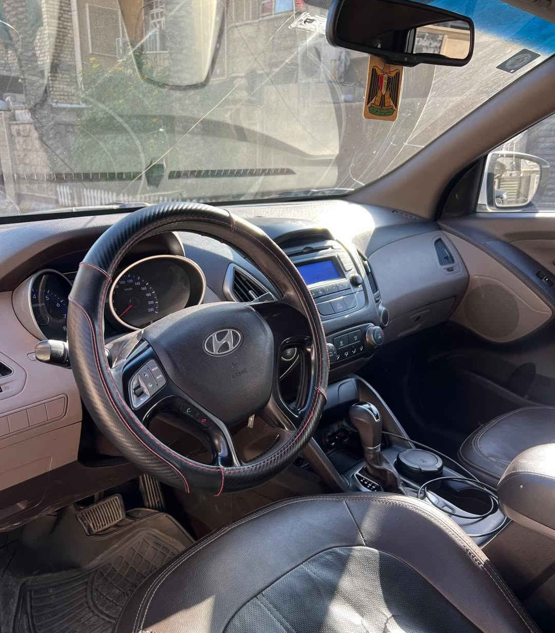 السلام عليكم للبيع 
هونداي توسان رقم بغداد دولي بسمي  موديل ٢٠١٥ خليجي ومواصفات الخليجي كامره حساسات  ماشية ١٥٦  محرك 2000دوش مكينه مامفتوحه ولاكير 
بيها بارد جنطة گد شبر تقريبا وضربة عندنة بسيطة ومصلحة جاملغ الخلفي الجهة الثانية صدر امامي خلفي جديد قبل شهرين شديتهن بطيخه مال صالنصه جديده تخم تاير جديد انتاج 2025
بغداد الرسالة الثانية شارع الرافدين 
السعر 160$وبيه مجال
رقم موبايل ***********
اخوان اني مكلف بلنشر مااجاوب على الخاص اتصل على صاحب السياره ☝🏻☝🏻
