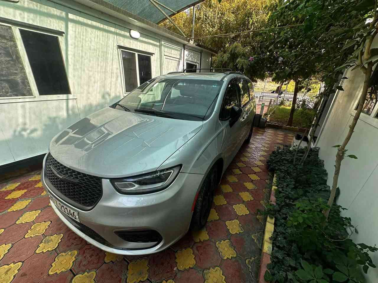 سلام عليكم عندي كرايزلر بسفيكة 2023

السيارة لمتد s فول مواصفات

محرك 3600 V بنتستار المعروف

السيارة ماشية 11 الف ميل فقط

1 بنراما فتحتين 

2 قيادة ذاتية

3 بريك اوتو 

4 حساس زدحام

5كشنات كهربائية جلد تدفئة + تبريد + خزن ميوري + الكل بلع يدخلن جوة ماعدة السايق والصدر 

6 ستيرن فول تحكمات + تدفئة 

7 مرايات شفط +دادار جانبي + لداسفل المراية +نقاط عمياء +قلاب عل جوة من ترجع بك 

8 صندوك كهربائي +شفط + فتح ذاتي عندتمرير القدم 

9بيبان سلايدات كهربائية وفتح بلبصمة 

10 خمس بصمالة

 11 رادار امامي وحساسات جانبية وحساسات خلفية

السيارة دخلت تخريب جام مكسر والتنتة مبيوكة

 بيهة خسفة بدايت القمارة اثر ضربة بوري ساحبيهة وصابغيهة لا ايرباك ولا بيهة قطعة مبدلة سيارة جديدة بمعنة الكلمة تجي وشوف بعينك 

***********
