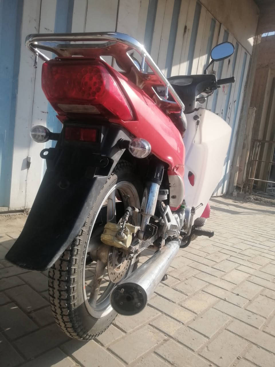 السلام عليكم ماطور سرفيز ٢٠١٥ نضافه فول
لايت زنون ثلجي مع اضافت لايت اخر

الكشر ابلادي بس الامامي امبدل والقديم موجود االكصيف

تخدم تاير اصلي بعده جديد

الكهربائيات من العداد للاشاير للايت كلها شغاله

المحرك كلش ناعم وماتسمعله صوت كلش ناعم

ماعايزه اي شي بس تركب وتمشي

السعر ٧٥٠ وبيه مجال للشراي

المكان الاسحاقي ***********
